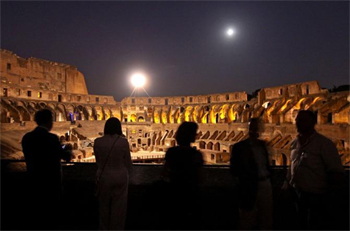 Colosseum Night Opening: Colosseum and Hypogeum Night Group Tour